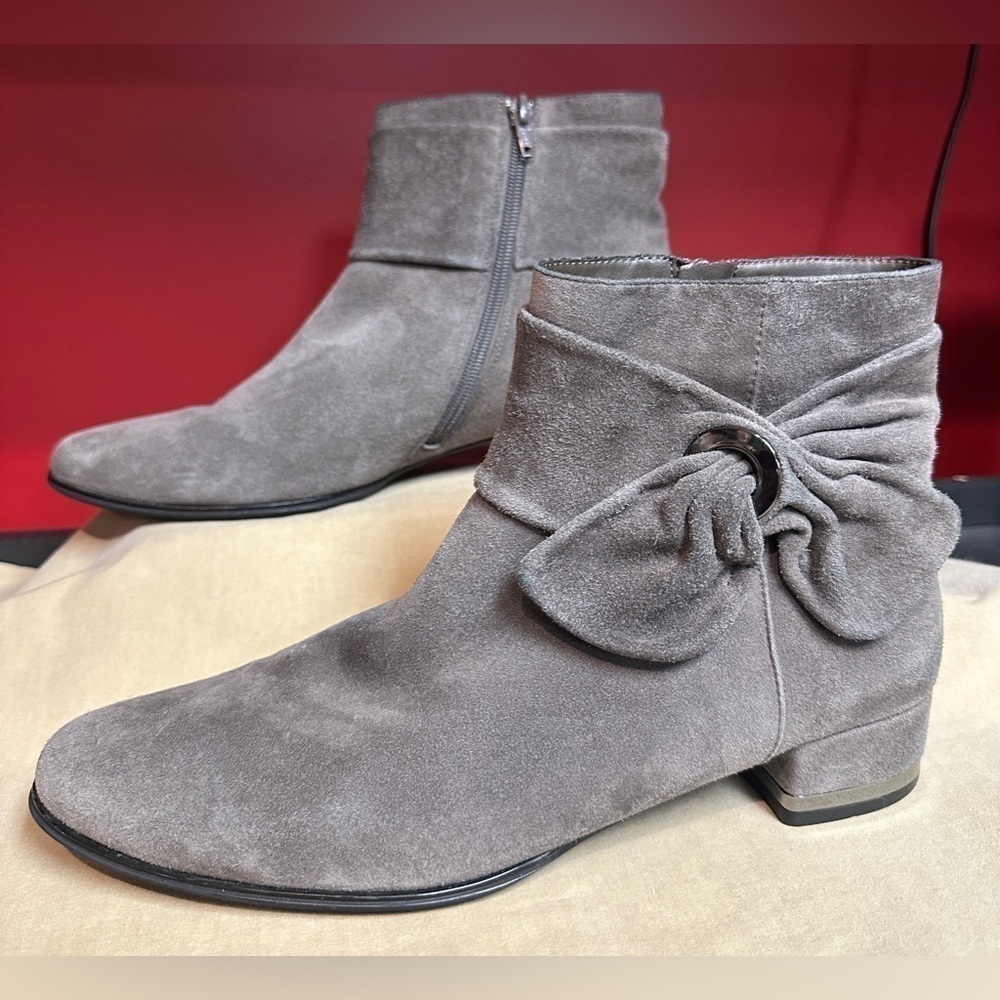 Vaneli Gray Suede Ankle Booties with Bow & Side Zip Women’s Size 9.5M